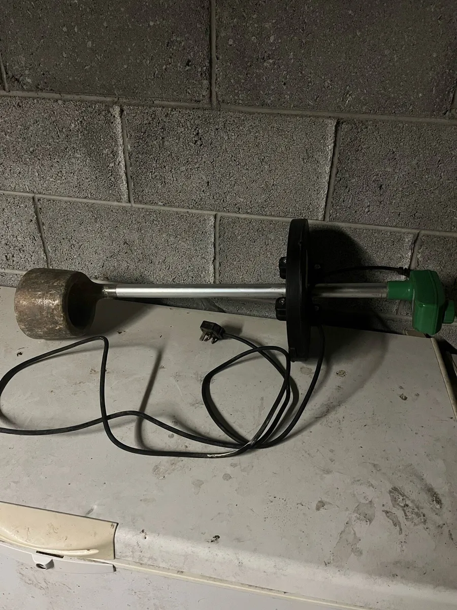 Kerbl Milk Heater with JFC Kart Bracket - Image 1