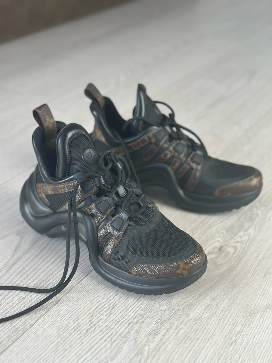 Louis Vuitton women sneakers size 39 - Image 1