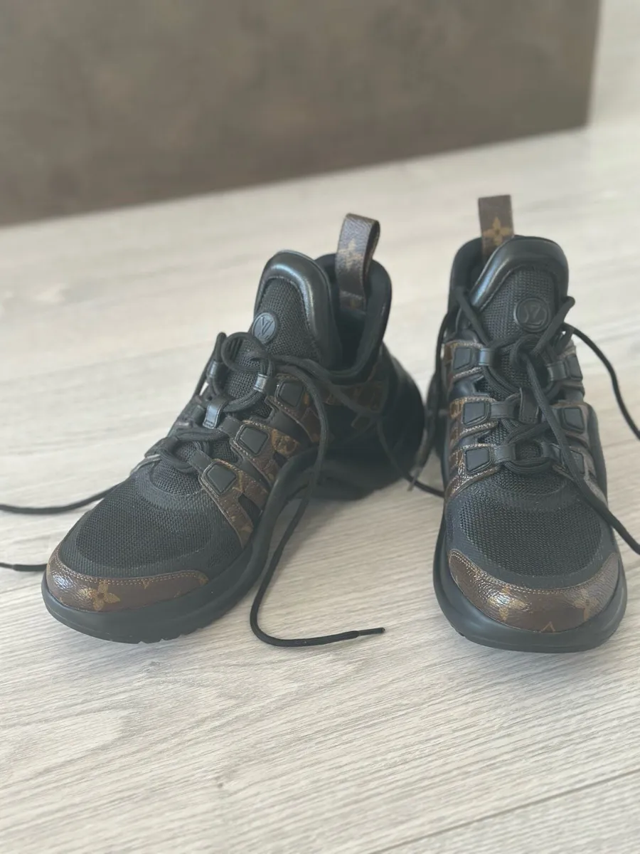 Louis Vuitton women sneakers size 39 - Image 2