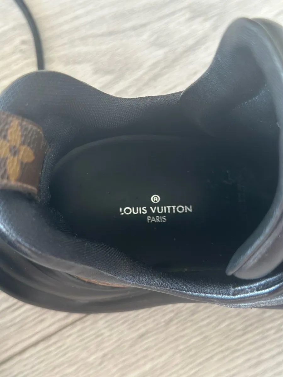 Louis Vuitton women sneakers size 39 - Image 4