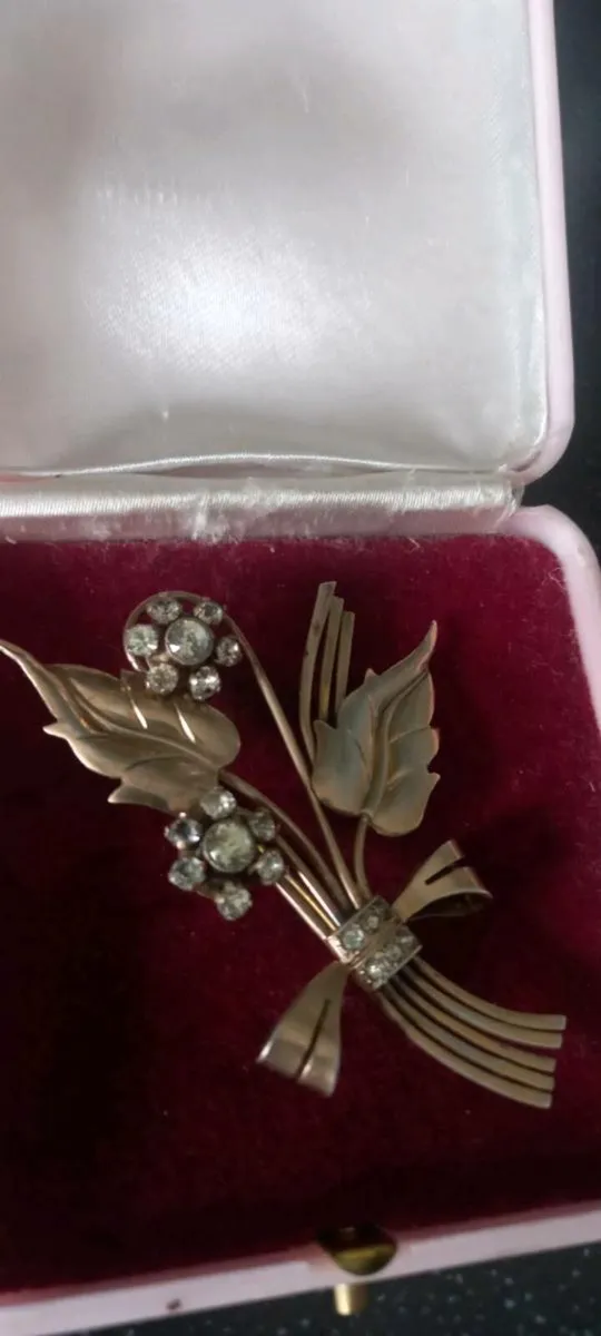 Beautiful Antique Broach with box - Image 1
