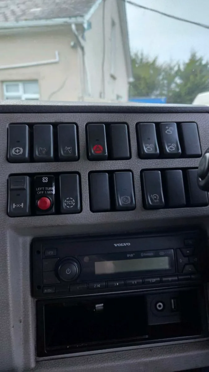 Volvo FL 250 low mileage - Image 2