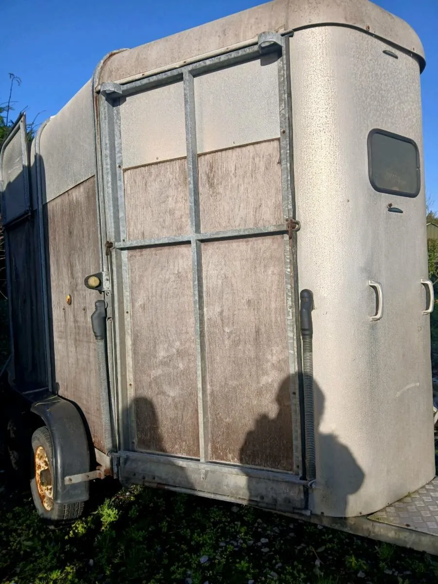 Horse box - Image 2