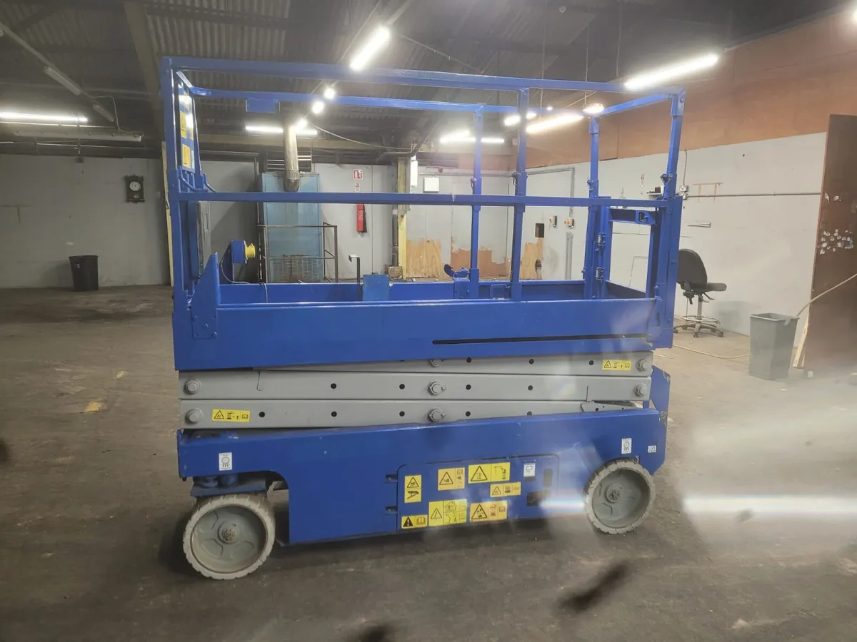 Genie Scissors Lift - Image 4