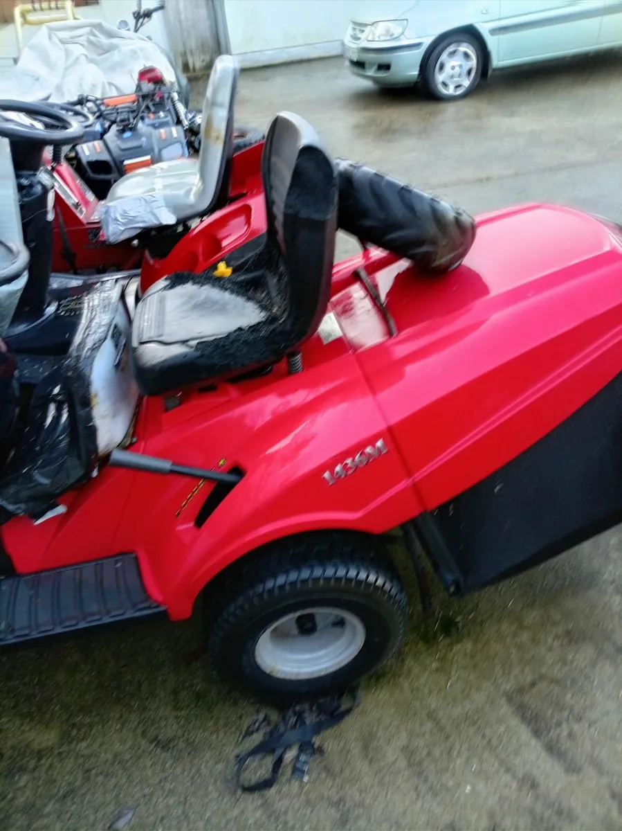 Tractor lawnmower - Image 2