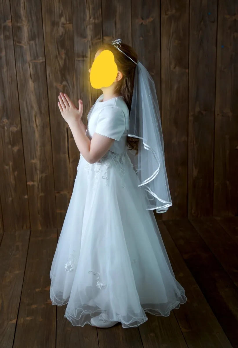 Beautiful communion dress and assessories - Image 2