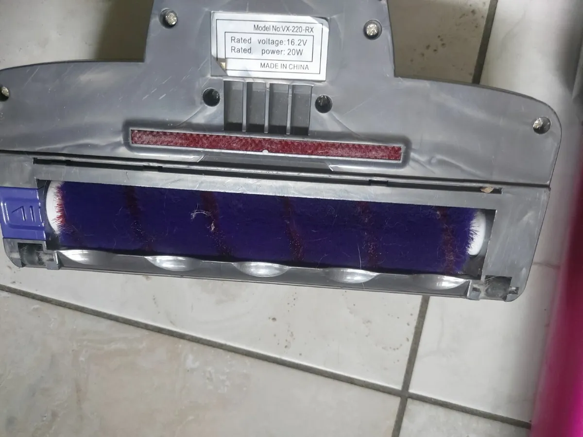 Dyson V6 Absolute (Weak battery) - Image 2