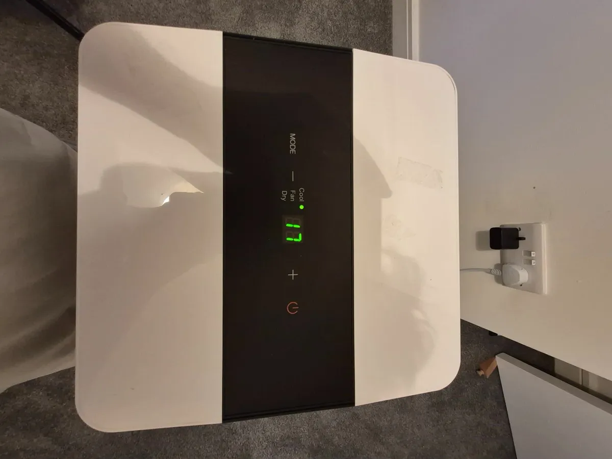 Midea Air Conditioning Unit - Image 3