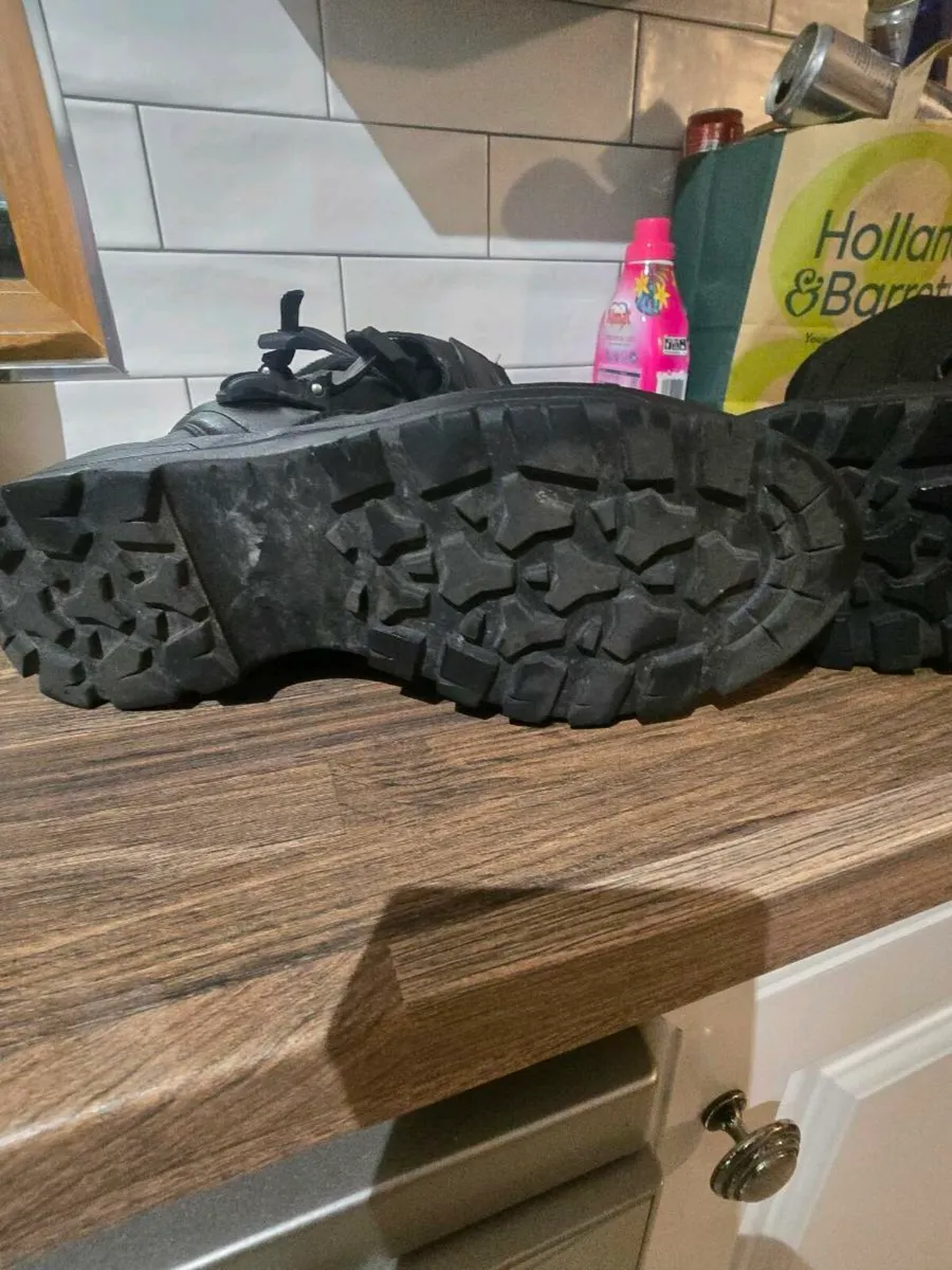 Motorcycle gear - Image 3