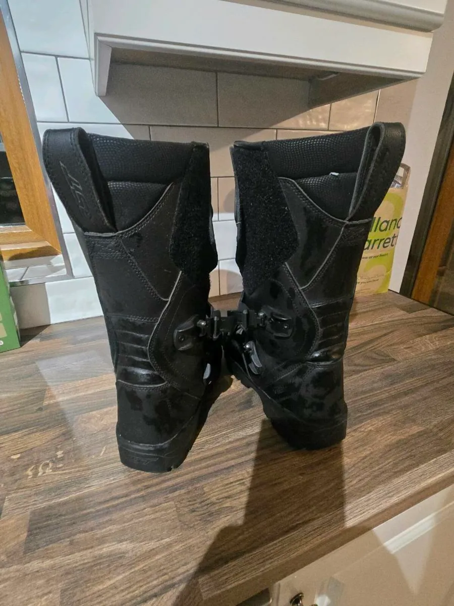 Motorcycle gear - Image 4