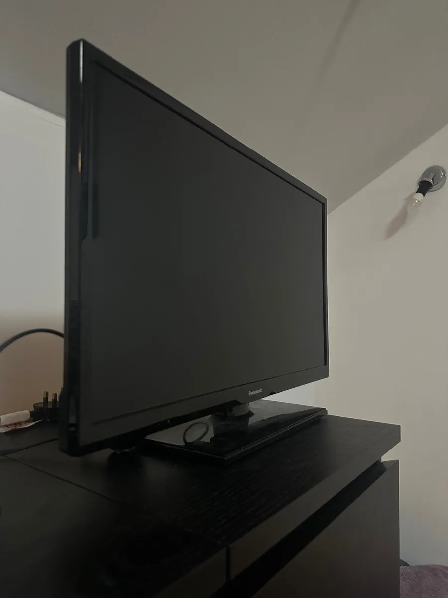 24 inch TV’s no remote - Image 1