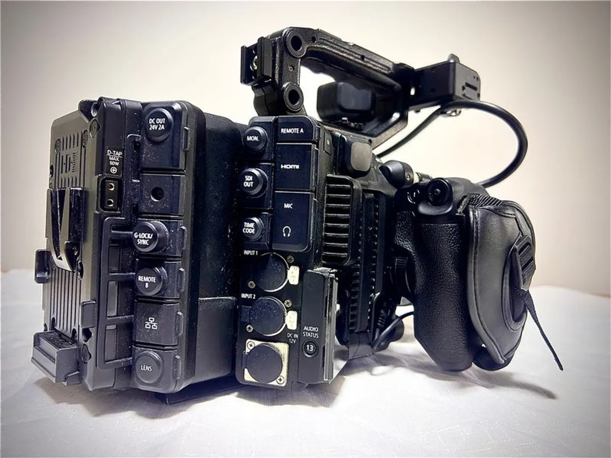 Canon EOS C300 MkIII Cinema Camera - Image 4