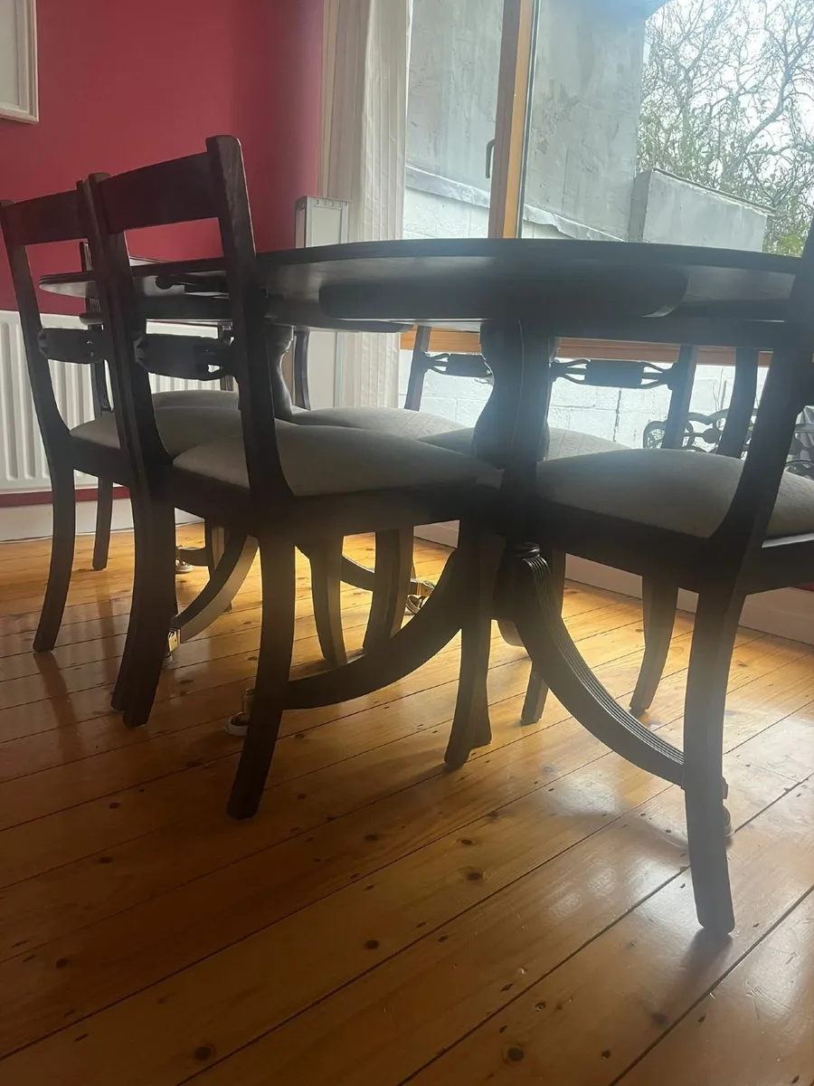 Dining table and 6 chairs - Image 3