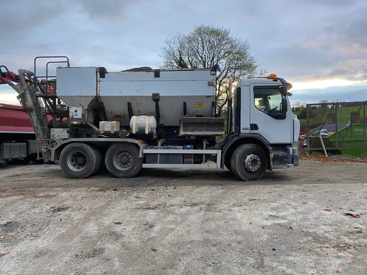 Volumetric concrete truck - Image 3