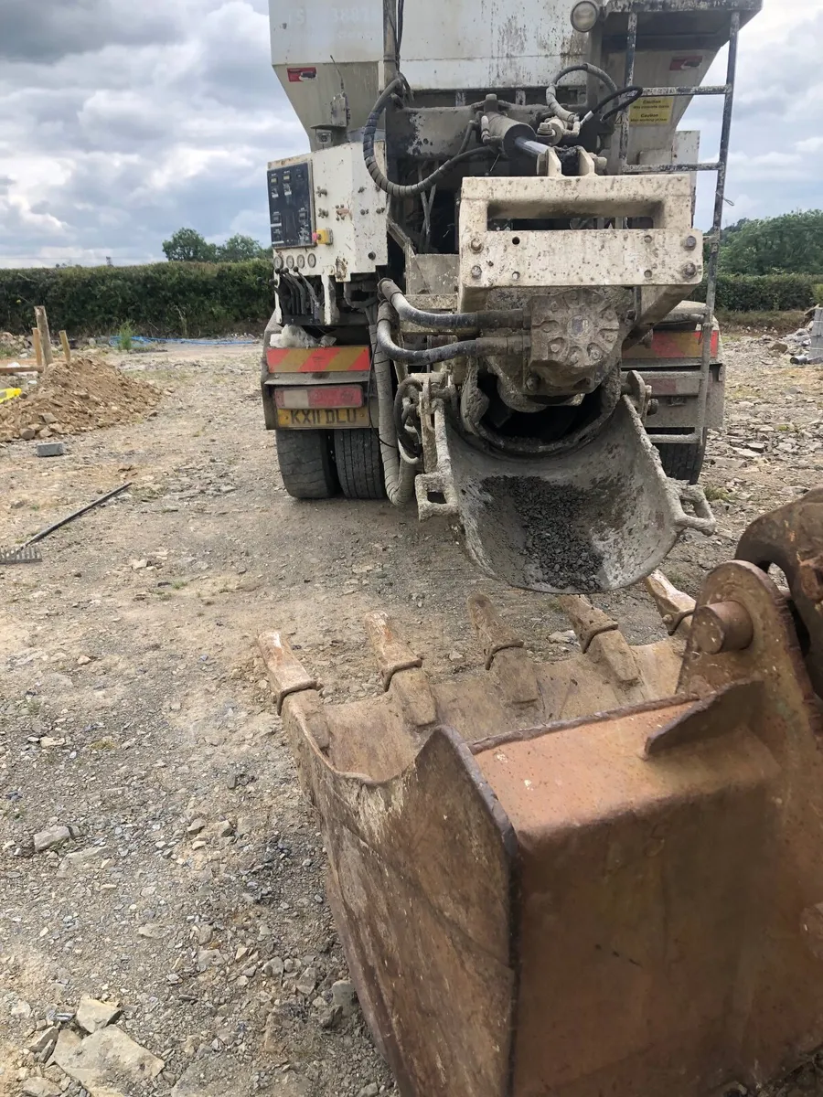 Volumetric concrete truck - Image 4