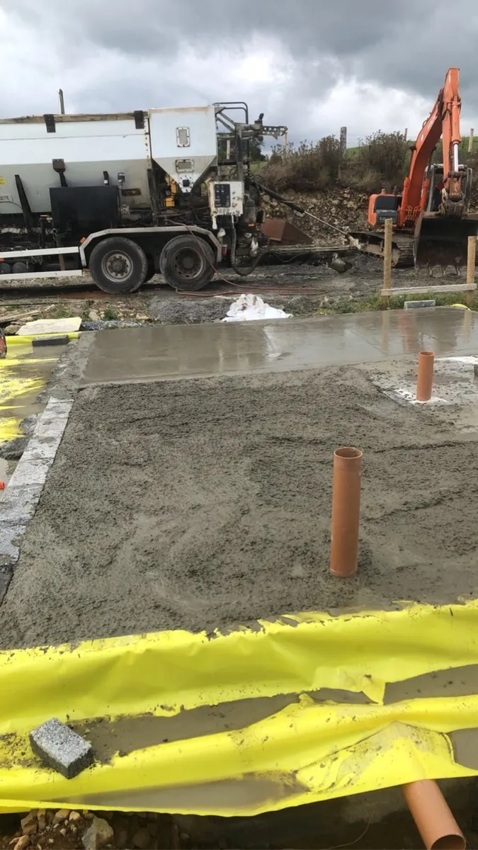 Volumetric concrete truck - Image 1