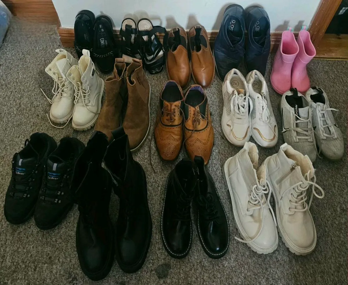 Mixture of men wemon and kids shoes 25 pairs total - Image 1