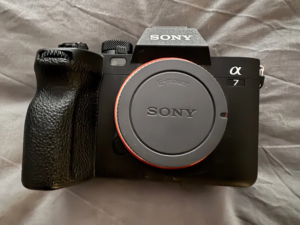 Sony ILCE Alpha 7IV A7IV A7M4 in perfect condition - Image 2