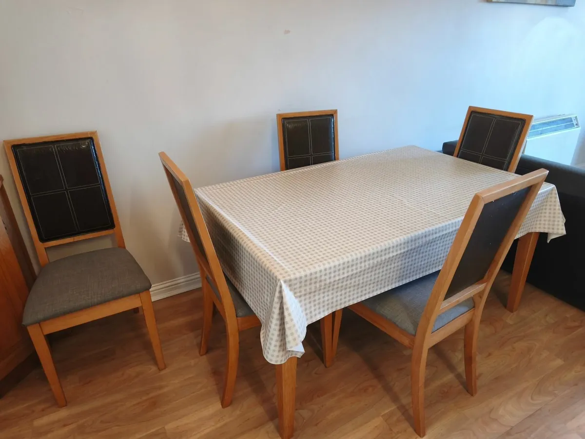 Table and 6 chairs - Image 2