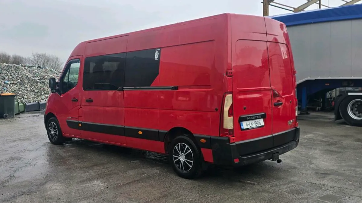 Renault Crewcab van extremely clean. 7 seats - Image 3