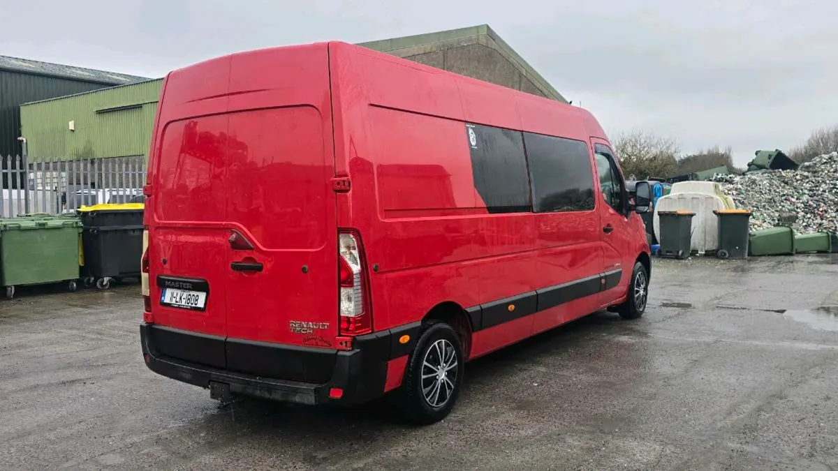 Renault Crewcab van extremely clean. 7 seats - Image 4