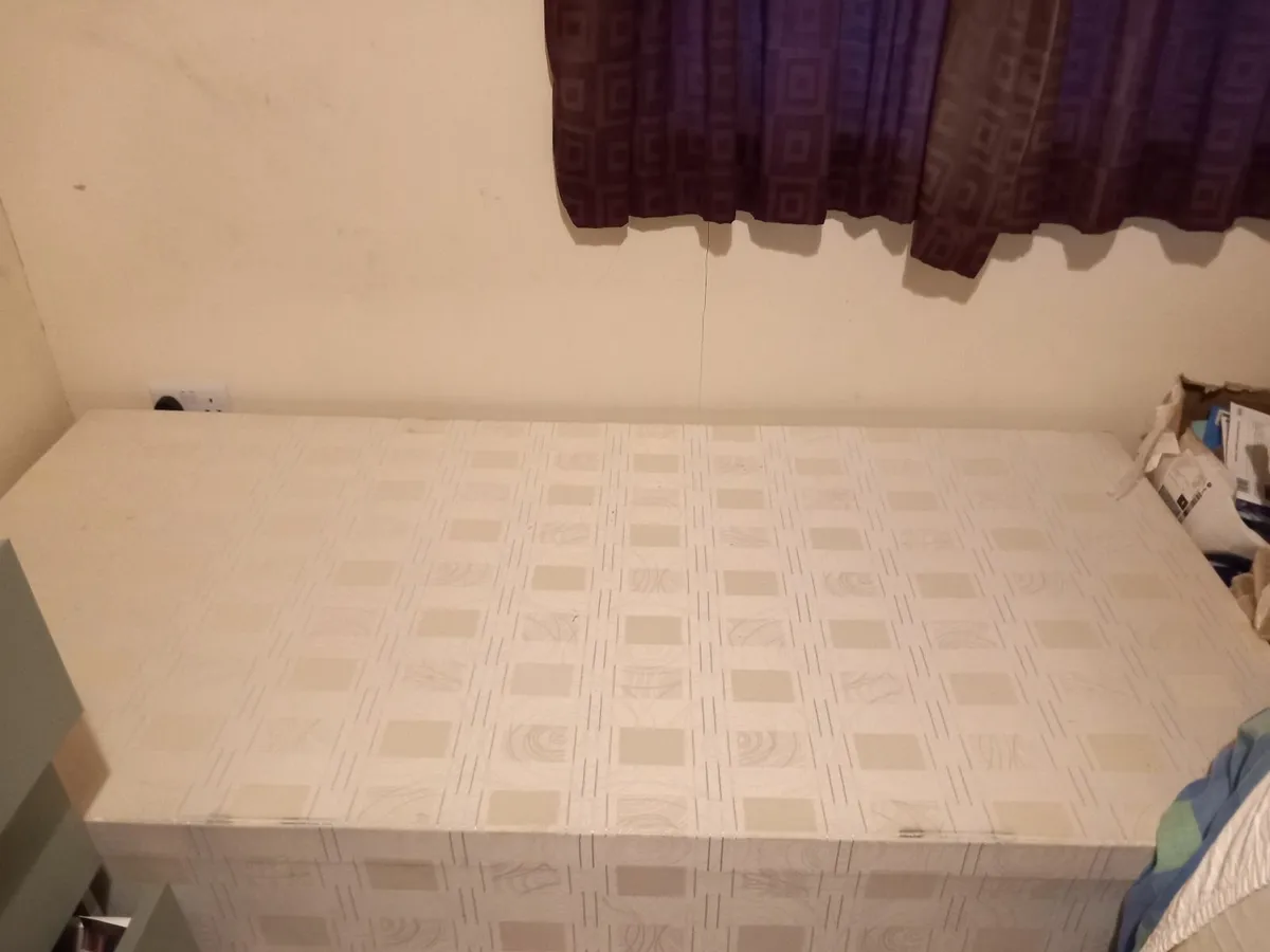 Single bed base