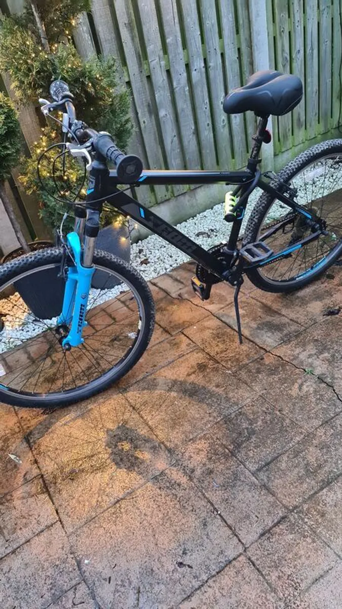 Beautiful Mountain Bike Light Weight 27.5" Wheels - Image 1