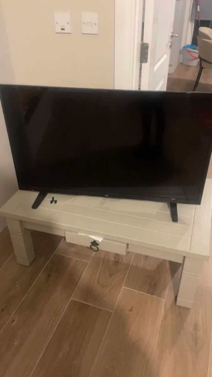 39 inch JVC TV