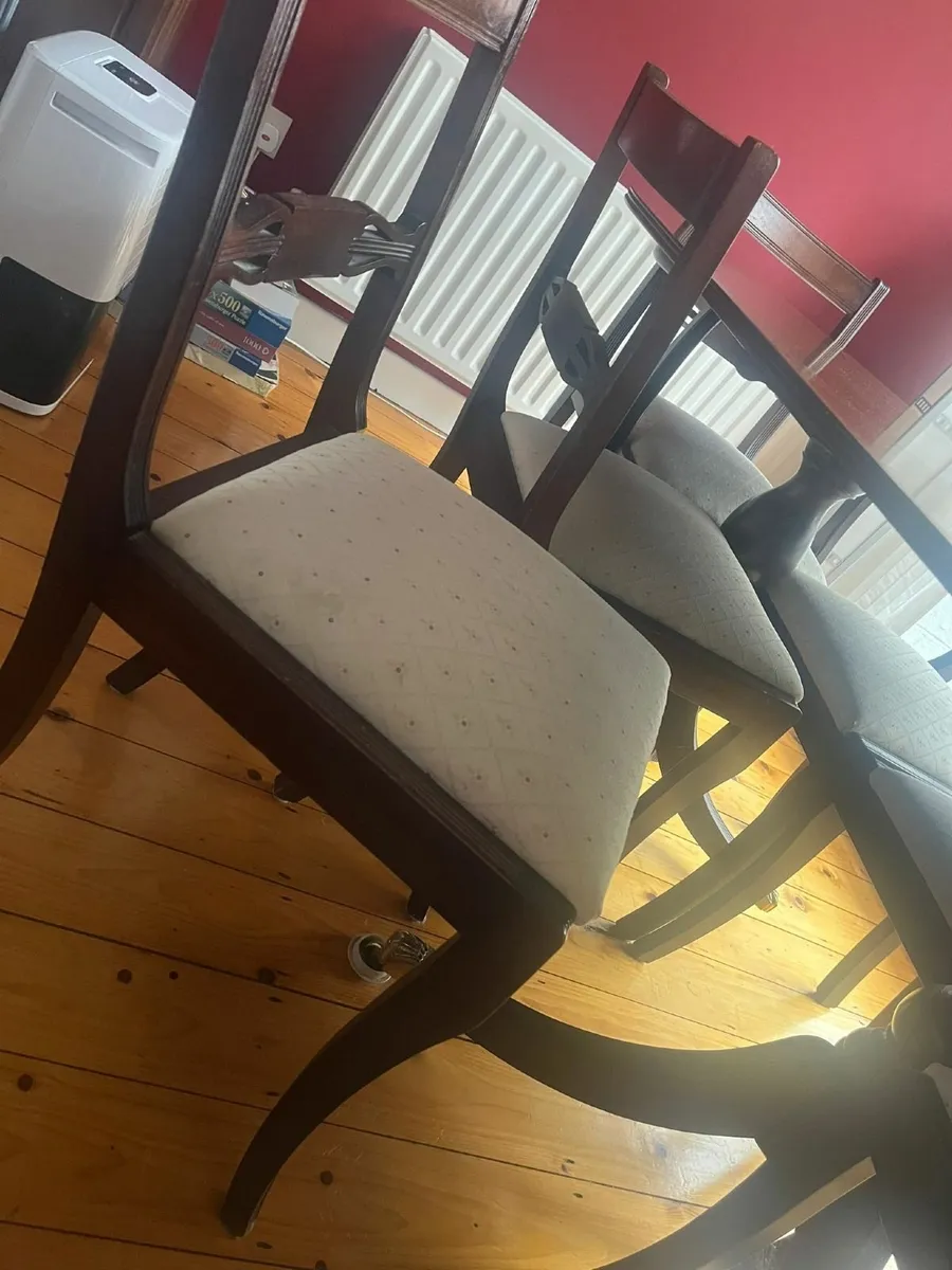 Dining table and 6 chairs - Image 4
