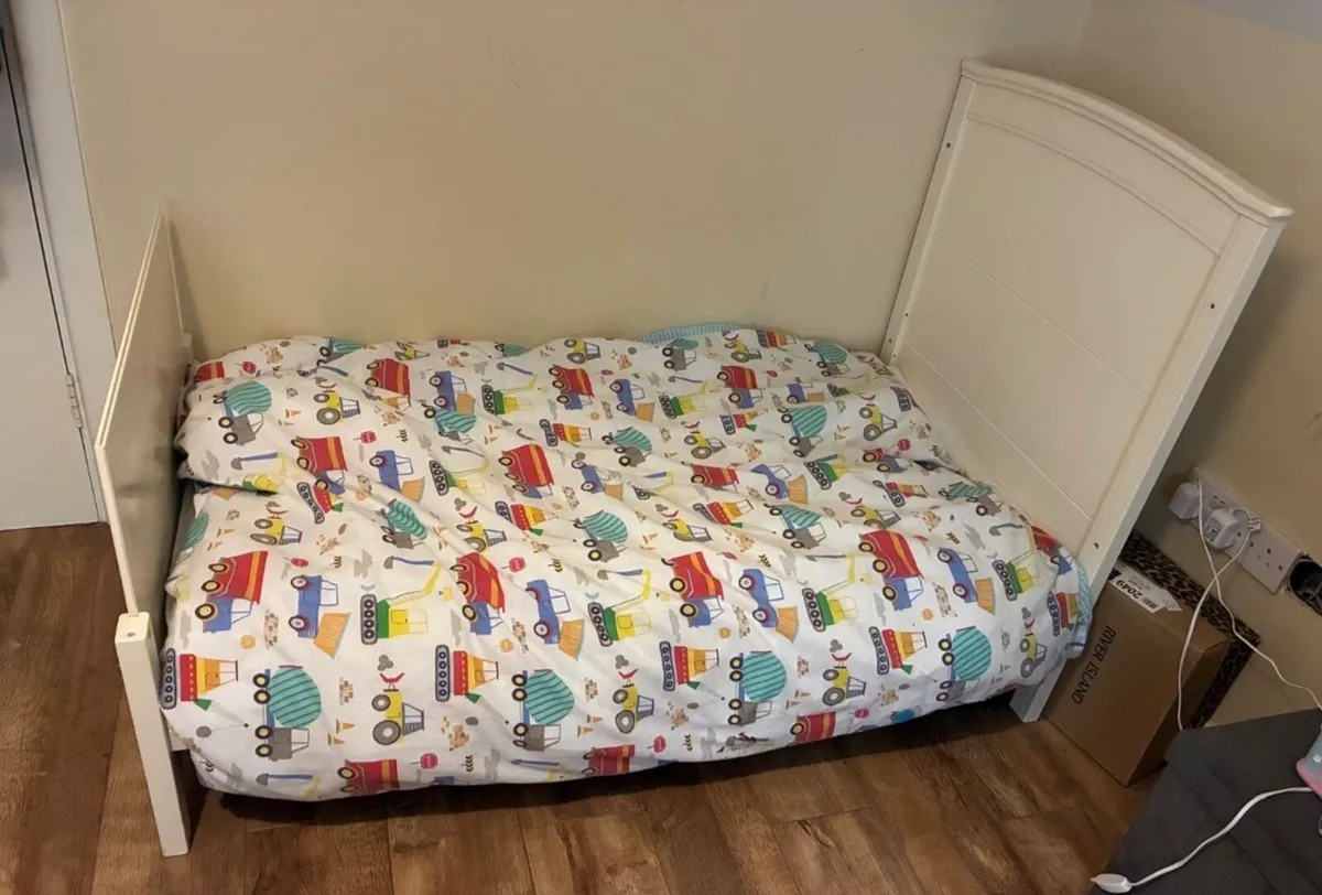 Cot / Toddler bed & Baby changing unit - Image 3