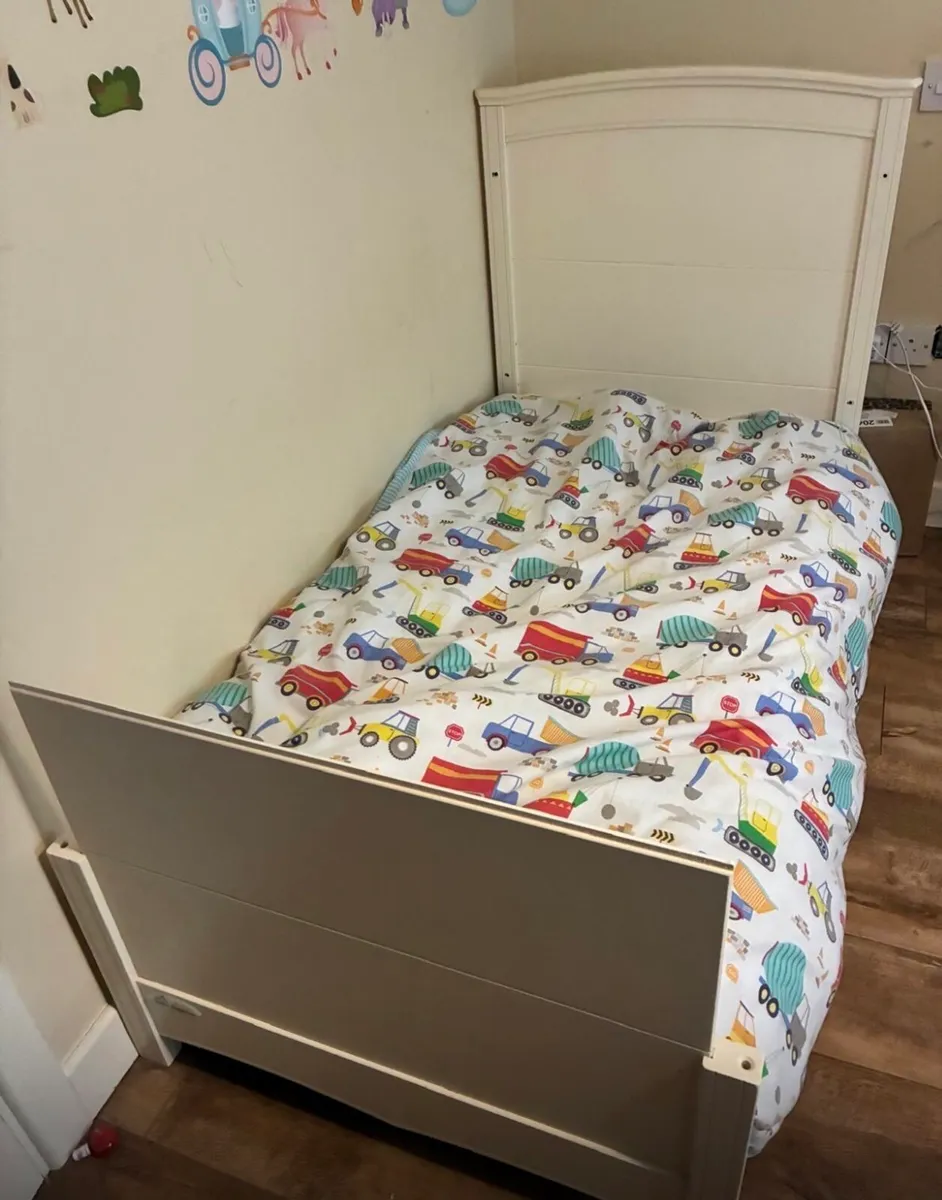 Cot / Toddler bed & Baby changing unit - Image 4
