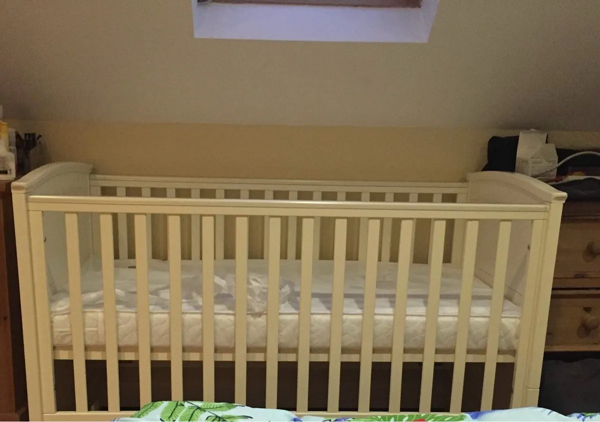 Cot / Toddler bed & Baby changing unit - Image 2