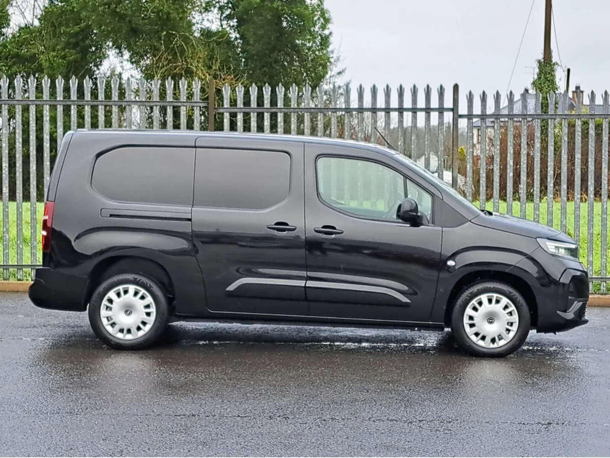 Opel Combo SPORTIVE 1.5TD 100HP LWB **REV CAMERA** - Image 3