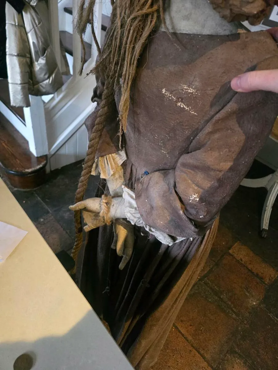 Hanging lady prop from "The crucible" - Image 2
