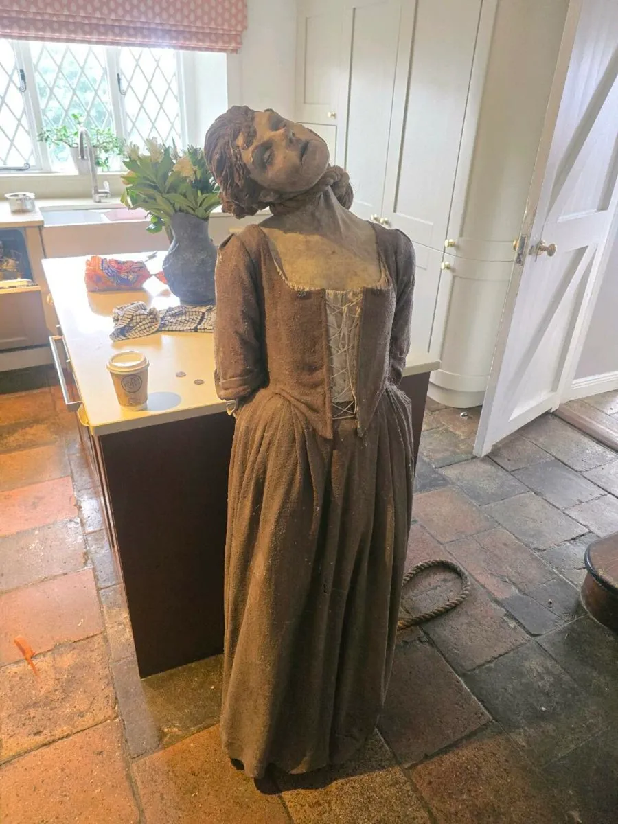 Hanging lady prop from "The crucible" - Image 1