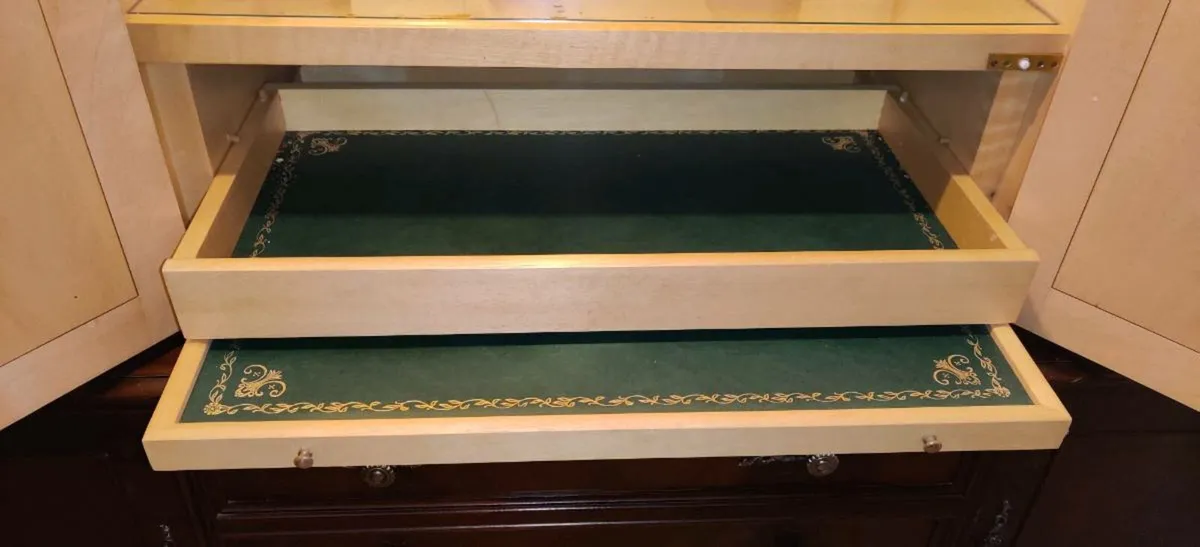 China cabinet - Image 4