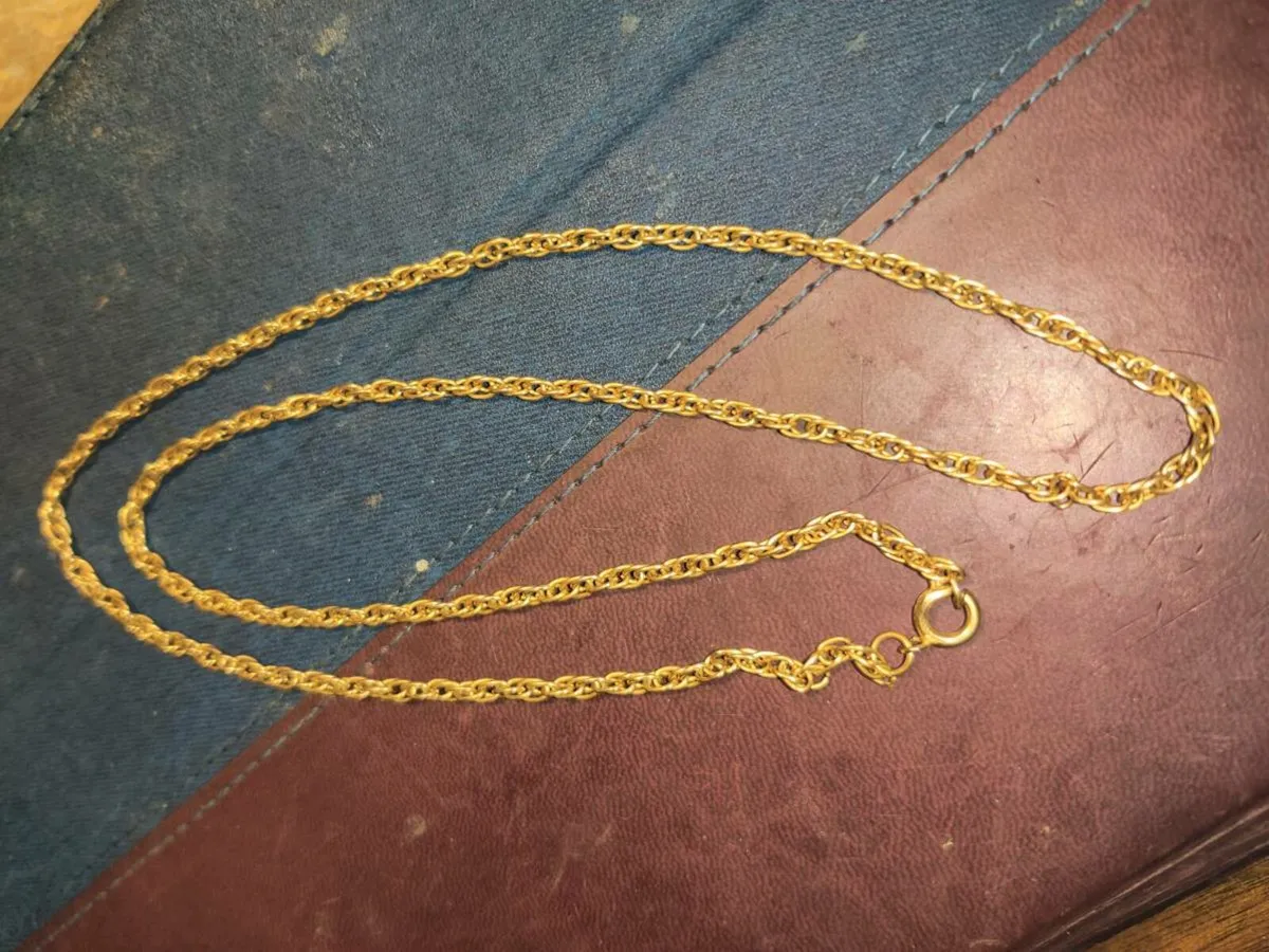 CUBAN TWIRLY, 24CT Thick Gold Plated 24"Long Chain - Image 1