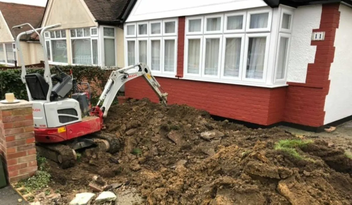 Digger and operator hire - Image 1