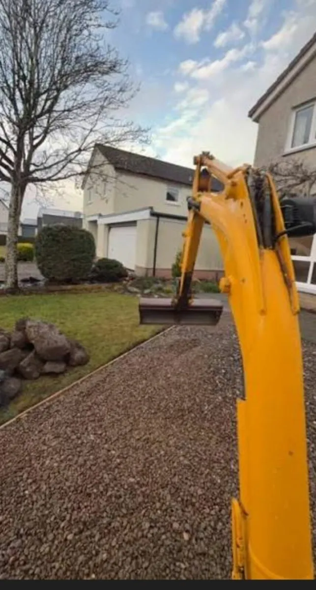 Digger and operator hire - Image 2