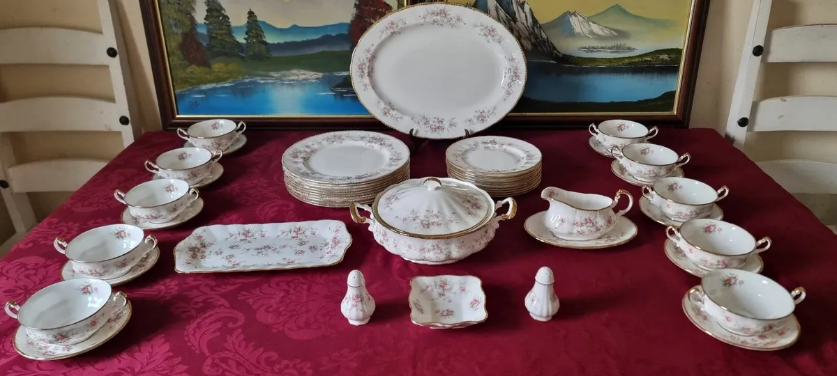 87Royal Albert/ParagonVictorianaRose Dinner&TeaSet - Image 4