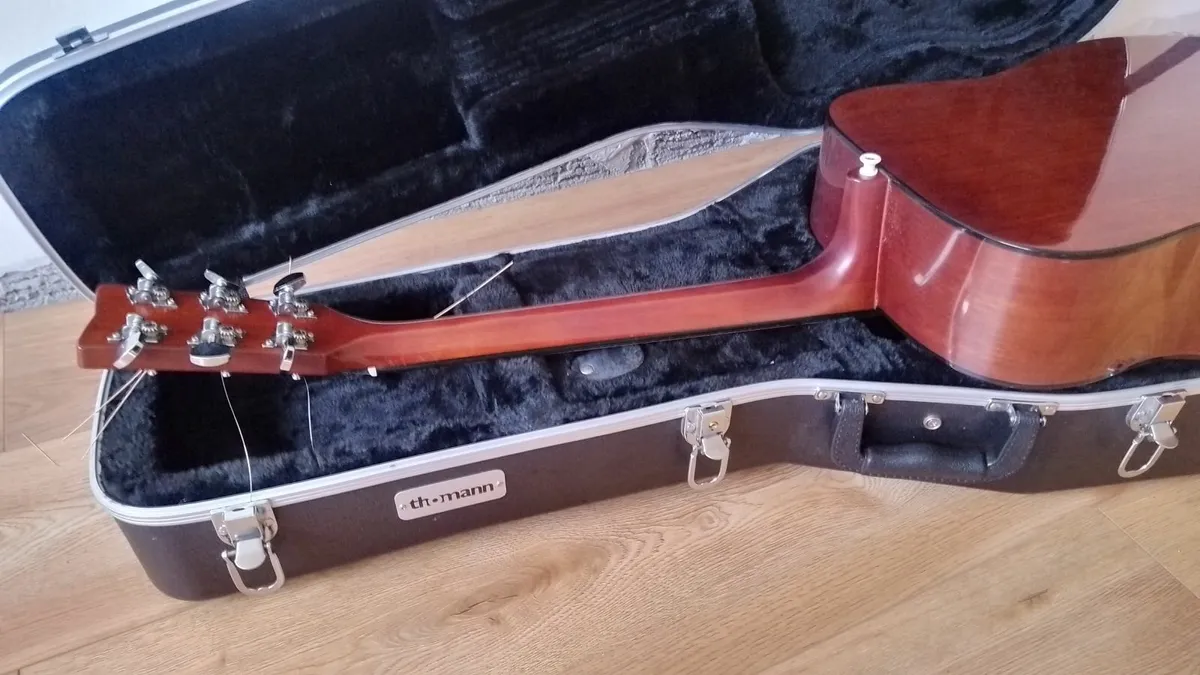 Yamaha guitar - Image 3