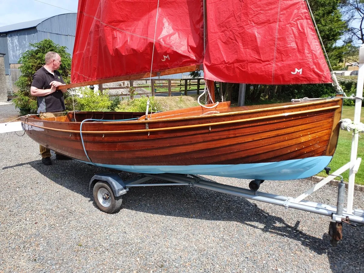 Classic RNSA Wooden Sailing Dinghy - Image 1
