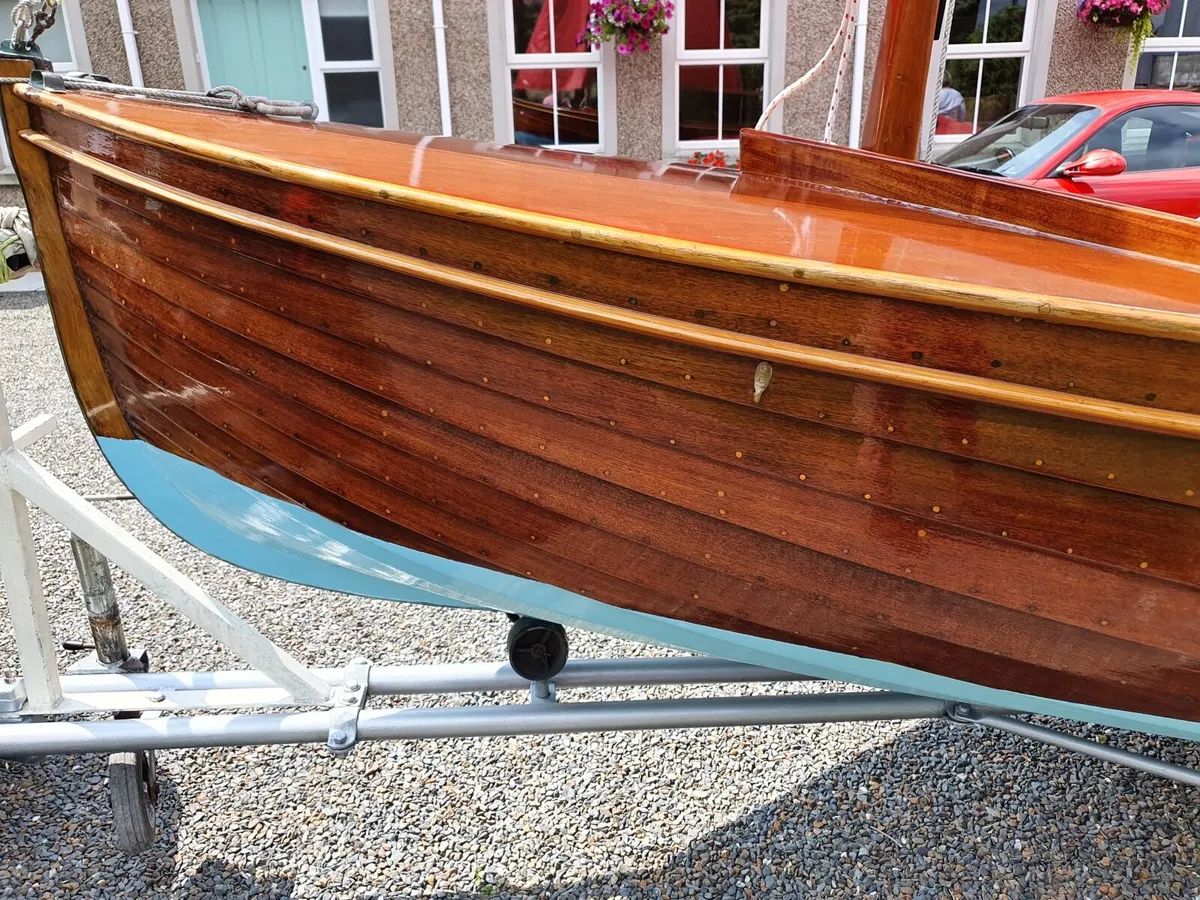 Classic RNSA Wooden Sailing Dinghy - Image 4