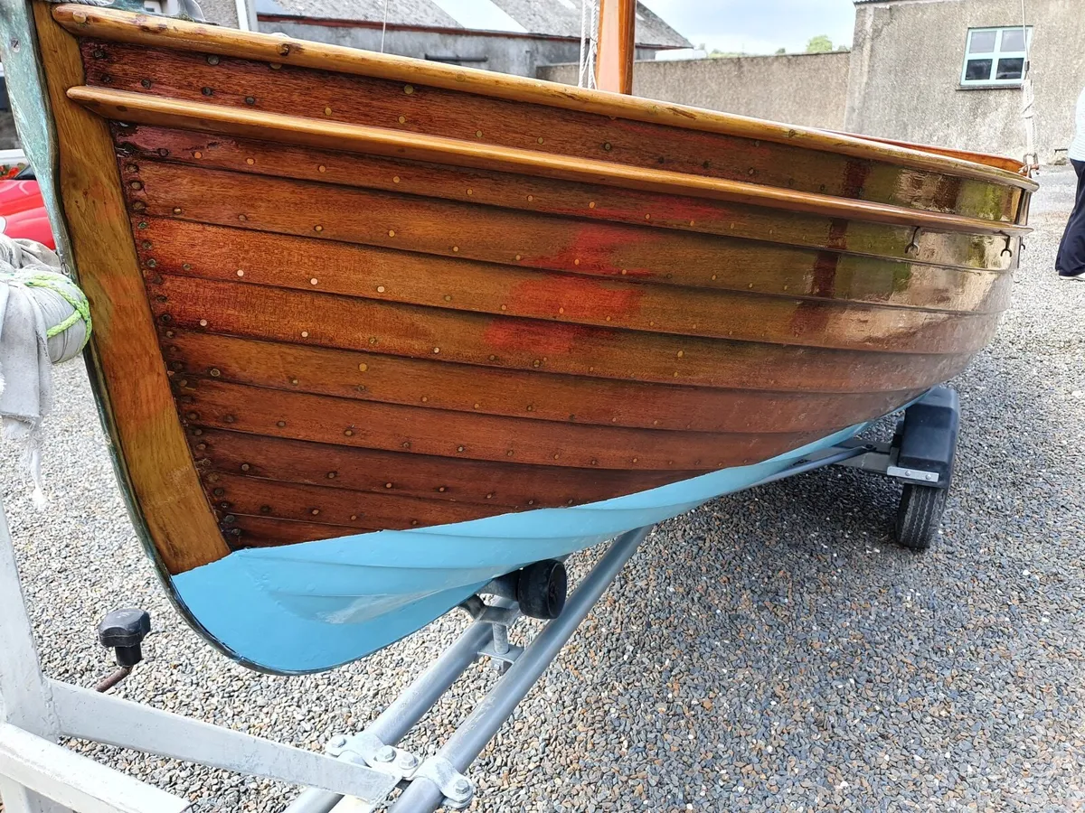 Classic RNSA Wooden Sailing Dinghy - Image 3
