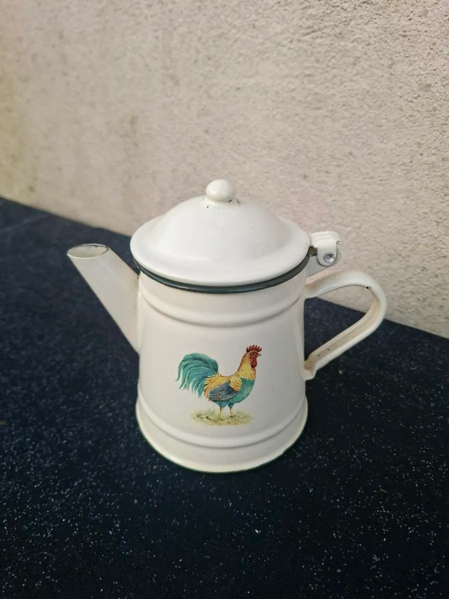 Small enamel chicken coffee pot - Image 1