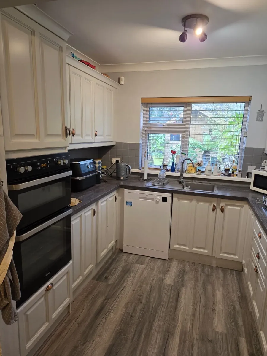 Full Kitchen for sale - Image 1