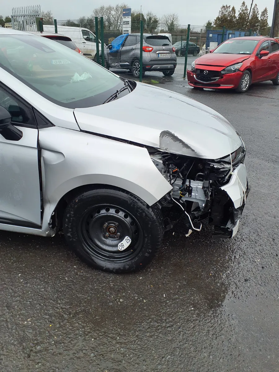 Renault Clio 2023 damage  Driving - Image 2