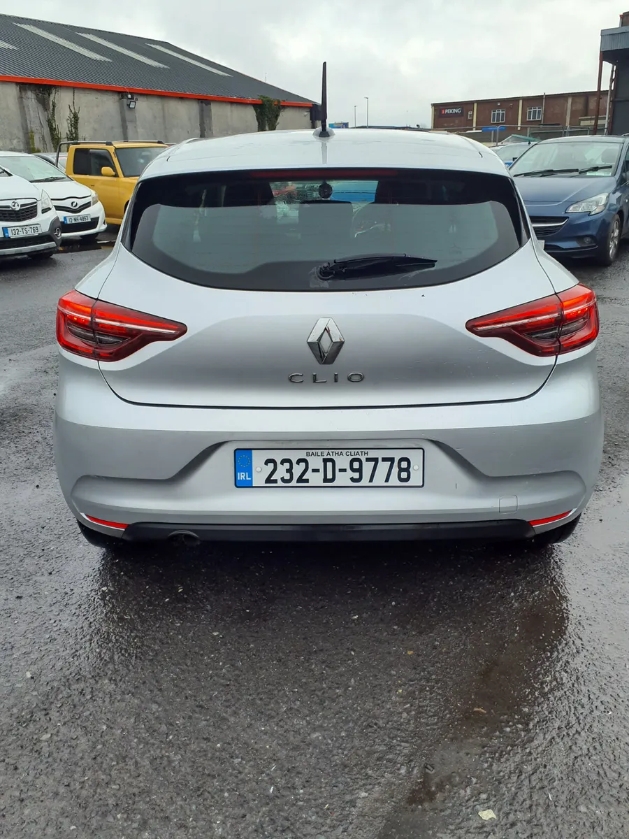 Renault Clio 2023 damage  Driving - Image 4