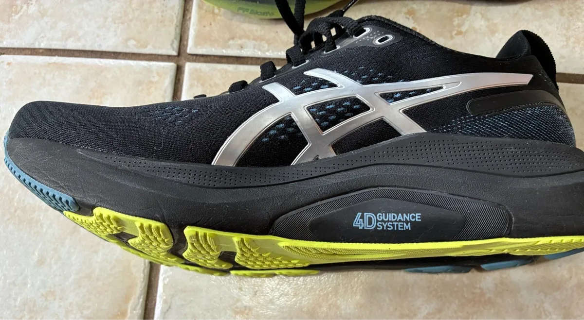 Asics kayano 32.   Price drop - Image 4