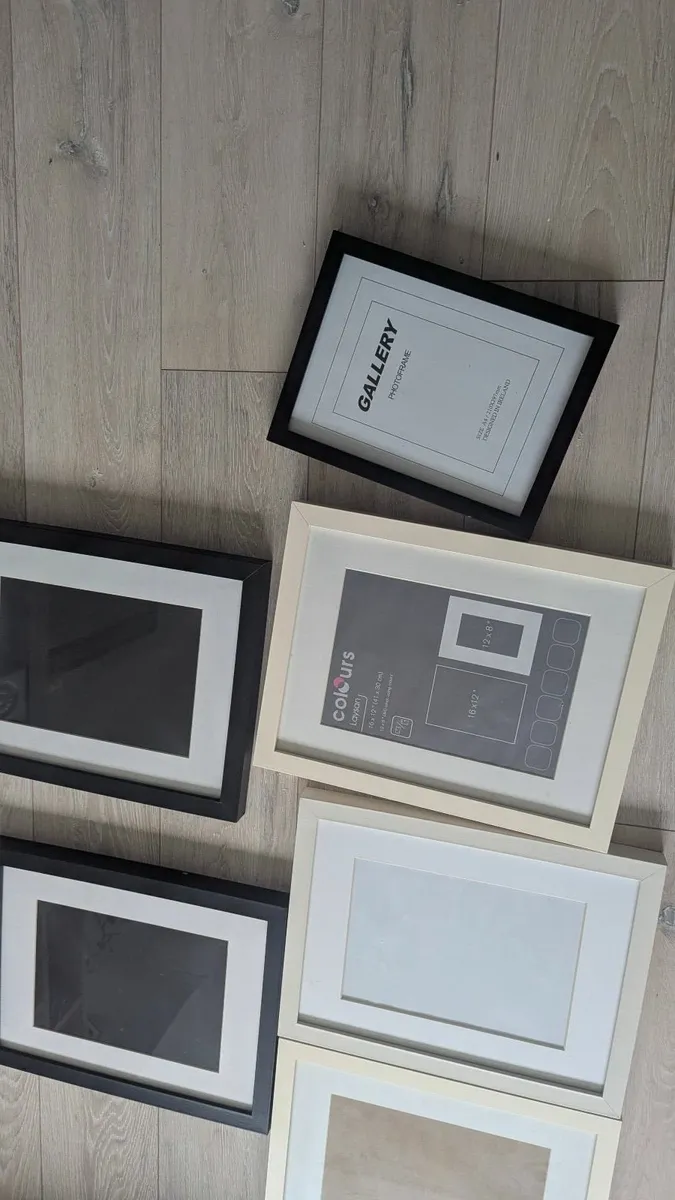 Picture frame - Image 1